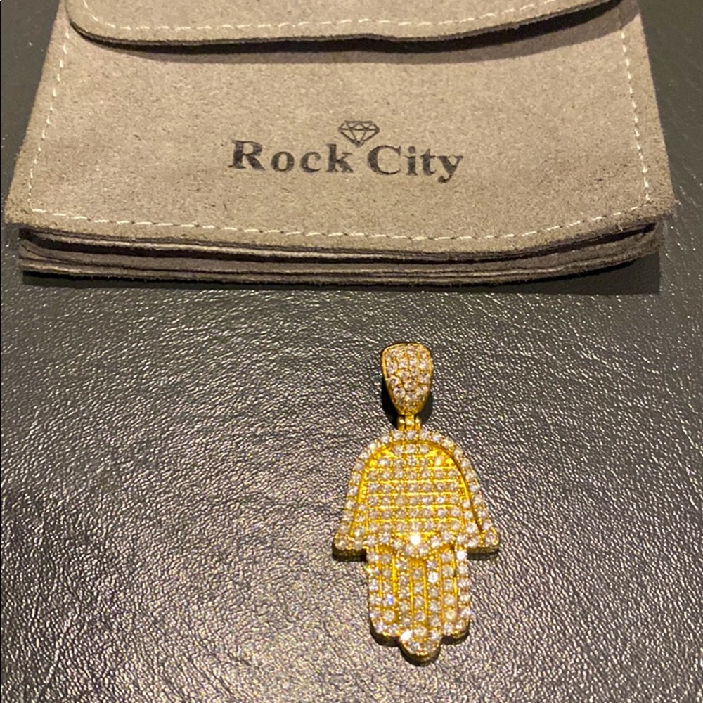 Vs diamond hamsa pendant